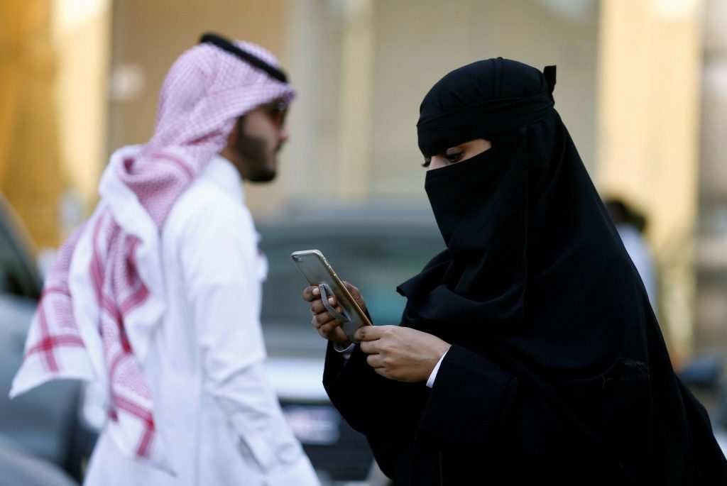 هل تم إيقاف تجنيس زوجة المواطن السعودي